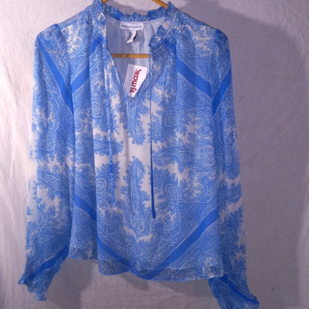 CUPCAKES AND CASHMERE small Boho top NWT